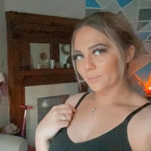 Meet your Posher, Cassandra